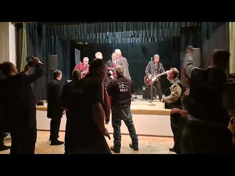 Ellis and the angry teens 4.10.25 Hyrylä Väinölä / Pasi ja Jake 100v 