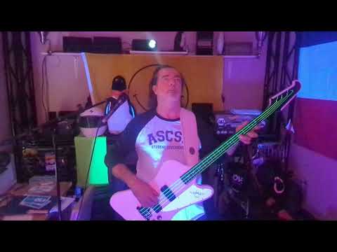 Watching The Detectives by Elvis Costello on bass Rocksmith