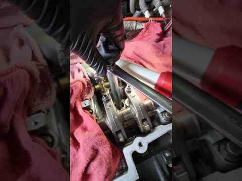 Detroit Diesel DD15 Injector Cup Removal - How To