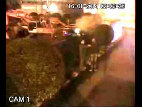 Mantova, auto in fuga si schianta a Porta Cerese