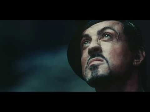 "Noi non lavoriamo così, lascialo andare!" - Clip de I Mercenari