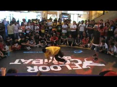FLOOR COMBAT 2011 - Top 16 Bboy 1on1 Battle 6 - Bboy Ruff vs Bboy Small River