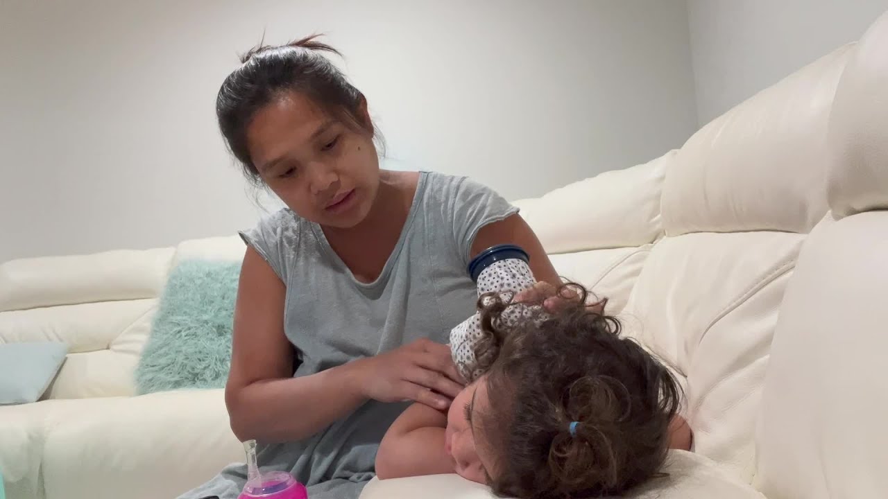 Putar video nakakatakot na pabalik balik ang lagnat ni aguy aguy kailangan ko hilotin at cold compress para baba sekarang nakakatakot na pabalik balik ang lagnat ni aguy aguy kailangan ko hilotin at cold compress para baba