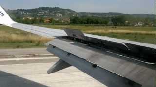 preview picture of video 'Atterraggio Boeing 737-800 Ryanair aeroporto di Pescara'