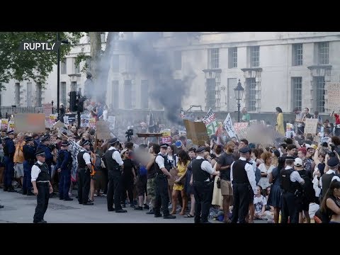 لندن تظاهرات حاشدة ضد بوريس جونسون