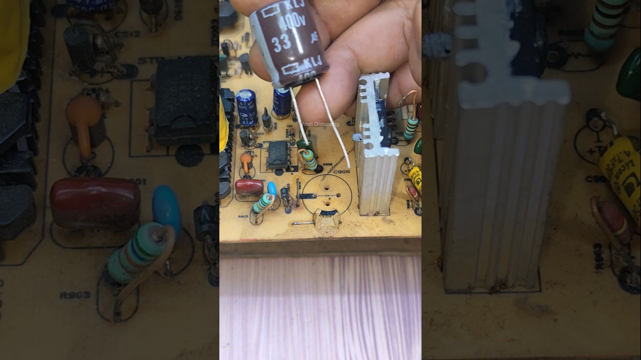 How to properly install an electrolytic capacitor #Capacitor #Electronics #Circuit #Soldering