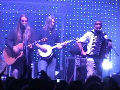 Divokej Bill - Školník / Pecka (live) - Rock in Plzeň