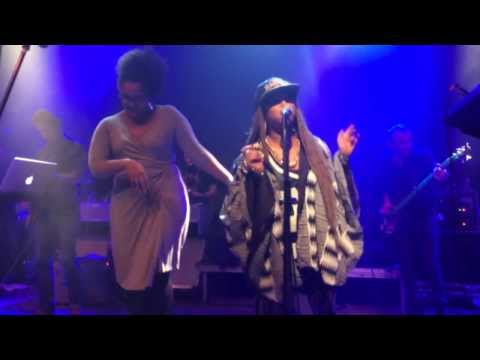 Android Asteroid ft. Yarah Bravo & DJ Vadim, 18. 12. 2013 Praha