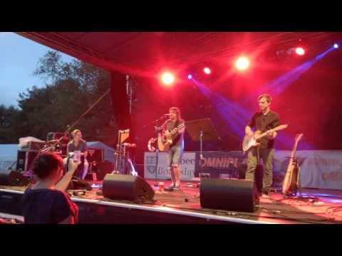 Bohouš Josef a Burma Jones - Cesta je dlouhá (live - Bohuslavice)