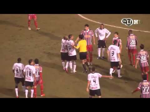 Emerson Sheik dá série de 'canetas' e irrita são-paulinos - COR 5 x 0 SPO (Brasileiro 2011)