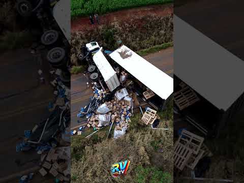 (JOVEM CAMINHONEIRO) Colisão Frontal entre dois caminhões termina em MORTE na ERS-324 em Ronda Alta