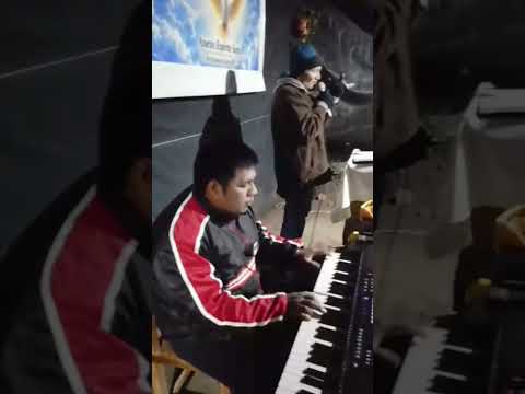 canta el hno umberto flores en el anexo espíritu santo de embarcación salta
