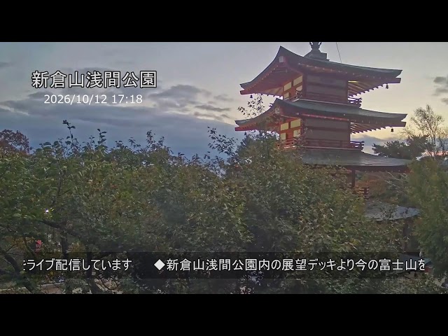 新倉山 浅間公園の忠霊塔と富士山