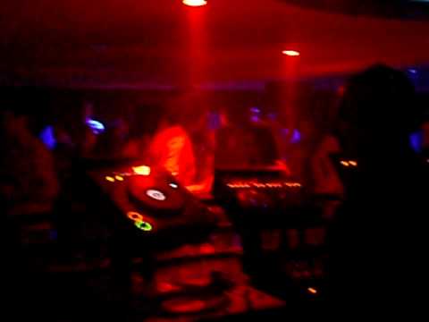 DJ Tonisi DJing at Red Rooms Derry 10-11-2007