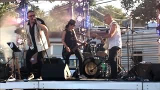 DIVE BAR ROMEOS: KNOCK ON WOOD