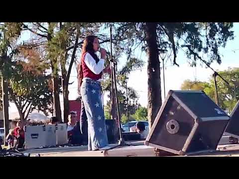 Carla Aranda en el festejo del día de la madre en San Gustavo Entre Rios 