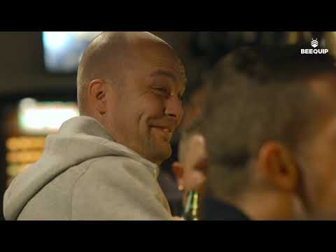 Henk Wijngaard verrast truckerscafe met pop-up concert