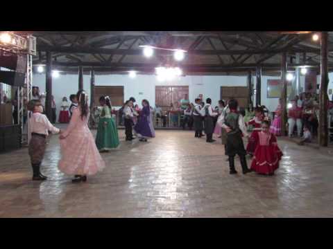 Apresentação da Invernada Pré Mirim Herdeiros do Chirivino no C.T.G Luiz Chirivino (11/12/2016)