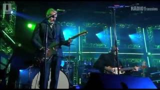 Triggerfinger + Adamo En blue jeans et blouson de cuir