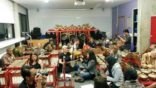 Download lagu Javanese Gamelan mp3