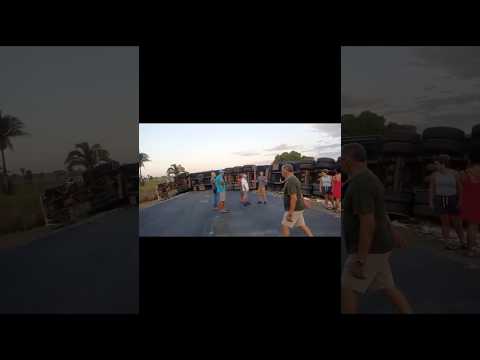 Carreta tomba na TO-201 e interdita pista entre Sítio Novo e Axixá do Tocantins