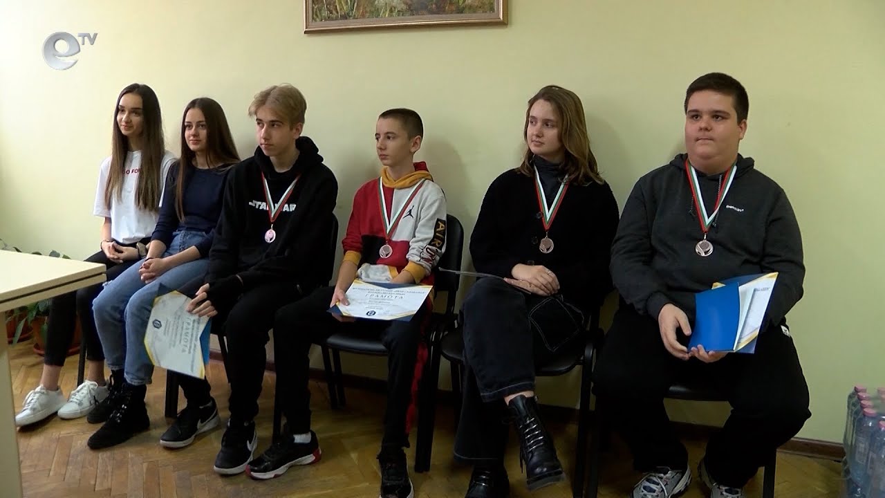 Отличиха със златен медал ученик от математическата гимназия в Хасково