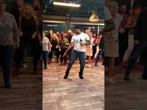 bailando Bachata solo #bailandobachata #solo #bachatadance #bachataflow #bachatavideo #bachata