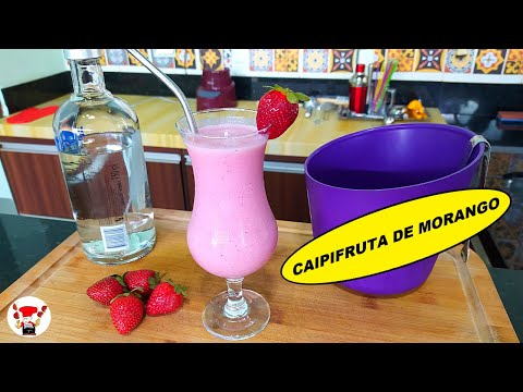 How to Make the Perfect Strawberry Vodka and Condensed Milk Smoothie