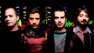 Mor ve Ötesi - Deli