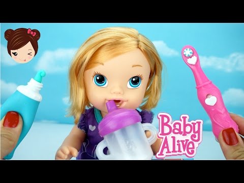 Baby Alive Muñeca Toma Leche Hace Pipi y Cepilla Los Dientes - Sonrisita Blanca Video