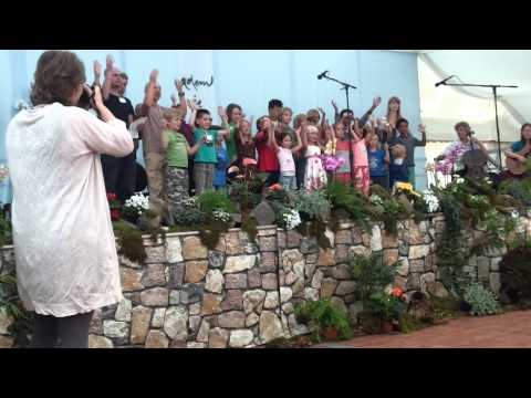 Lied door kinderen en ouders EIAB 2015