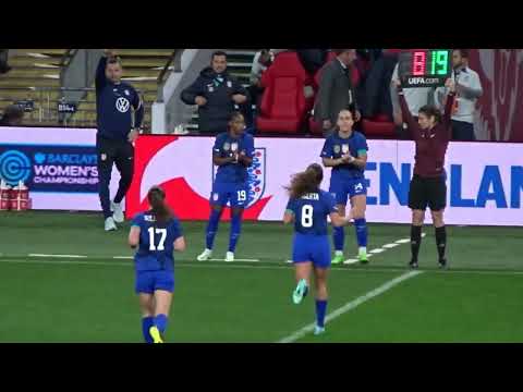 England Lionesses vs USWNT: Crystal Dunn Subbed In for Her First US Appearance Since Giving Birth