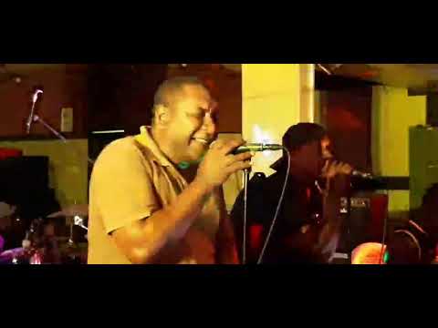 Nasi  dredre ga- DA BLACK WINE BAND