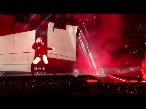 download lagu mp3 mp4 Taylor Swift Concert Pasadena, download lagu Taylor Swift Concert Pasadena gratis, unduh video klip Taylor Swift Concert Pasadena