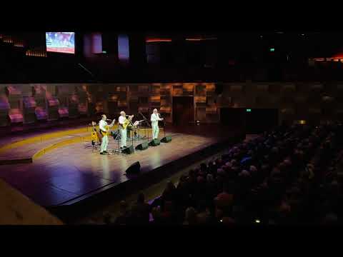Trio Galantes performs "Quiero Amanecer" in Rotterdam's De Doelen