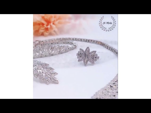 طقم زركون فضي مناسبات تصميم ألماس