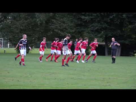 Tweede helft VV Bennekom JO16-1 - VV DOVO JO17-1.