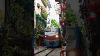 HANOI TRAIN 🚂🚃 STREET #shorts #vacation #vibes #naturelovers #travelgram  #vietnam #trainstreet