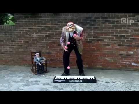 Người đàn ông chơi đàn bằng bóng đỉnh cao - làm xiếc với trái bóng!