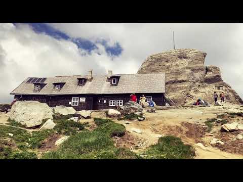 Cabana Omu 2507m || Hiking to Omu Chalet 2507m underneath Omu Peak 2514 || from Piatra Arsa Chalet