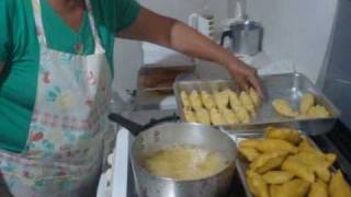preview picture of video 'Pastel de Farinha de Milho - Cachoeira de Minas MG'