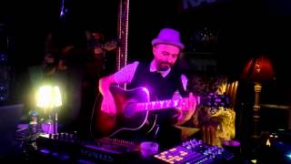 Eyes from hell @ Motel playroom