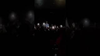 Cem Adrian Bakü konserinde “Sarı Gelin” söyleyen Azerbaycanlı Kamil Samedli