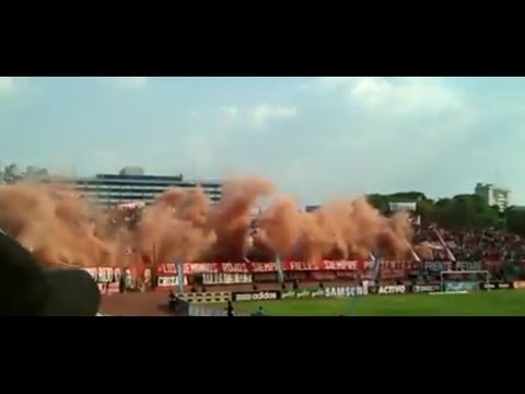 "recibimiento caracas fc vs dep tachira  clausura 2015 himno" Barra: Los Demonios Rojos • Club: Caracas