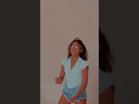 Júlia dançando funk