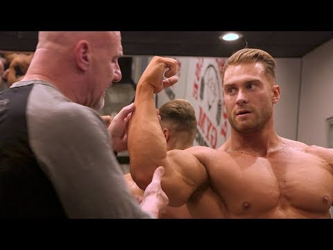 Bodybuilding posing instruction with IFBB pro Chris Bumstead and IFBB head judge Steve Weinberg