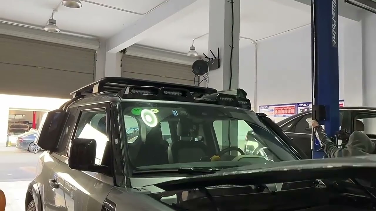 Land Rover Defender 2019- гг. Козырек лобового стекла с LED Video 1