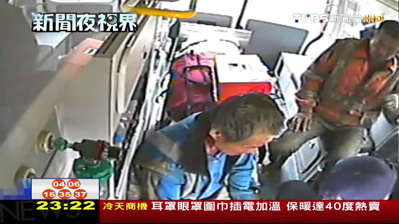 施工不慎！水管爆炸挖土機翻　1死2傷