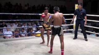 Download Lagu Kongla (Tiger Muay Thai) scores a quick KO at Patong boxing Stadium Thumbnail
