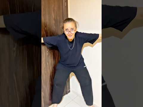 ‏سما الغبية خايفة من عنكبوت 🕷️ 😱 #عالم_ريمو_remo_world #comedy #كوميديات